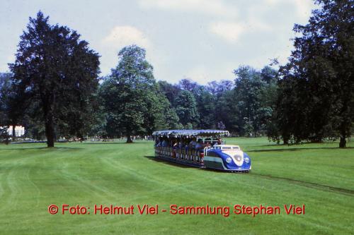 Dunkelblauer Zug Schlosswiese, Copyright Helmut Viel, Sammlung Stephan Viel01