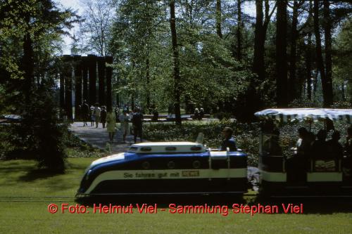 Dunkelblauer Zug Steinerne Säulen, Copyright Helmut Viel, Sammlung Stephan Viel01
