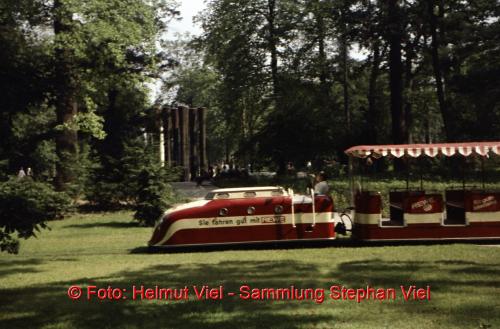 Roter Zug Steinerne Säulen, Copyright Helmut Viel, Sammlung Stephan Viel01