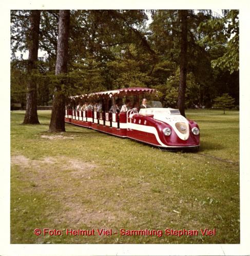 Roter Zug am See, Copyright Helmut Viel, Sammlung Stephan Viel01