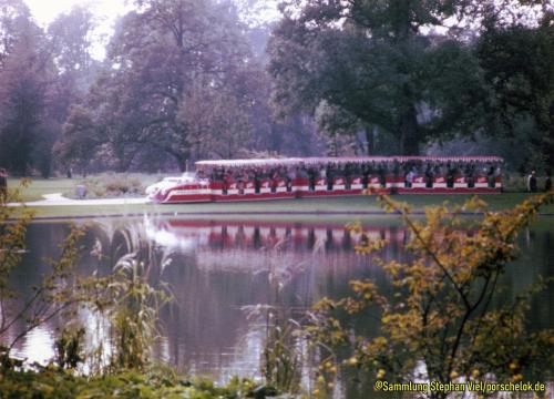 Roter Zug am See (1) (1)
